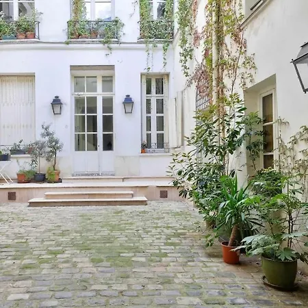 Elegant Avec Jardin Proche Du Pont Des Arts Apartment